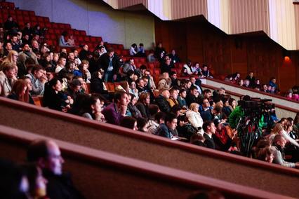 audience-crowd-event-301987_1.jpg
